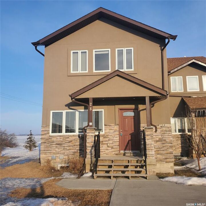1703 Patrick Crescent 28 — photo 1