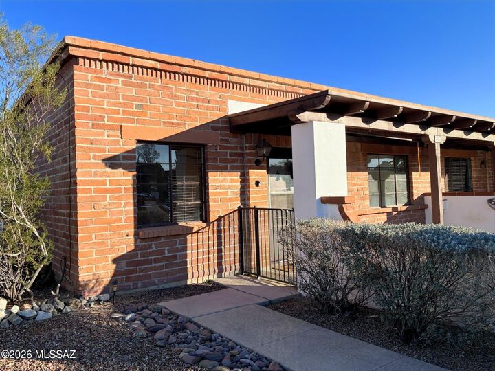 Property Photo: 445 S Paseo Quinta AZ 85614