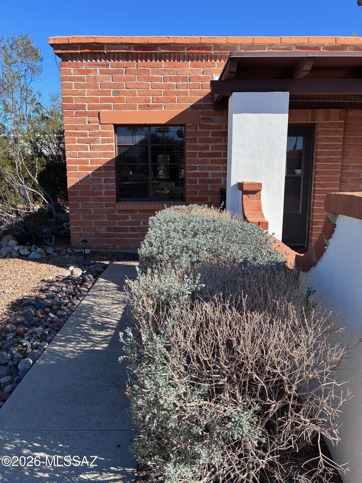 Property Photo: 445 S Paseo Quinta AZ 85614