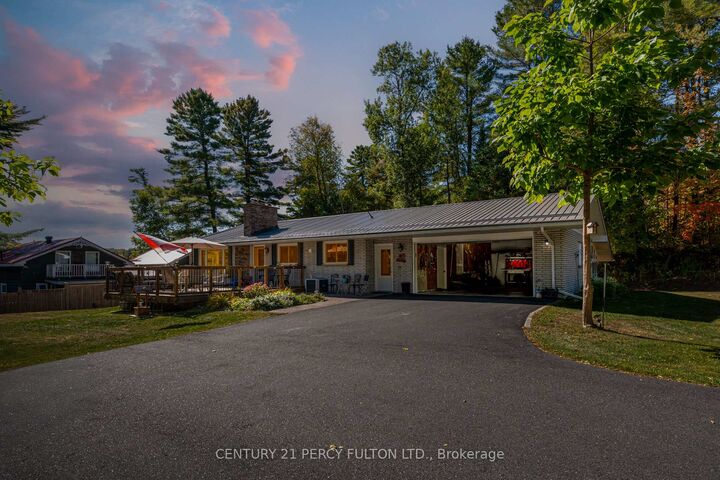 Photo de la propriété:  15166 Highway 118 N/A  ON K0M 1S0 