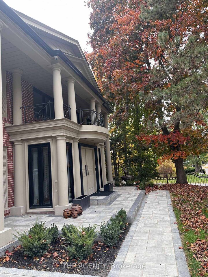 Property Photo:  7 Shady Oaks Crescent  ON M3C 2L4 