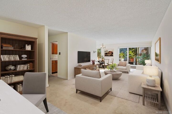 Property Photo:  1149 Rockland Ave 108  BC V8V 4T5 