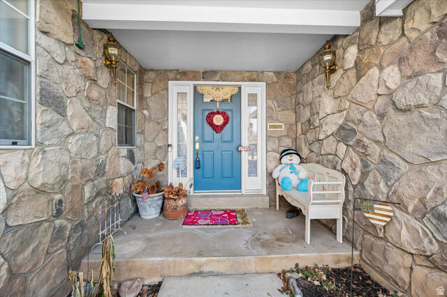 Property Photo:  2222 E Rolling Oaks Ln N  UT 84040 