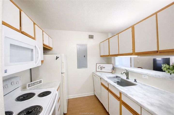Property Photo:  515 Southwest Pkwy 103  TX 77840 