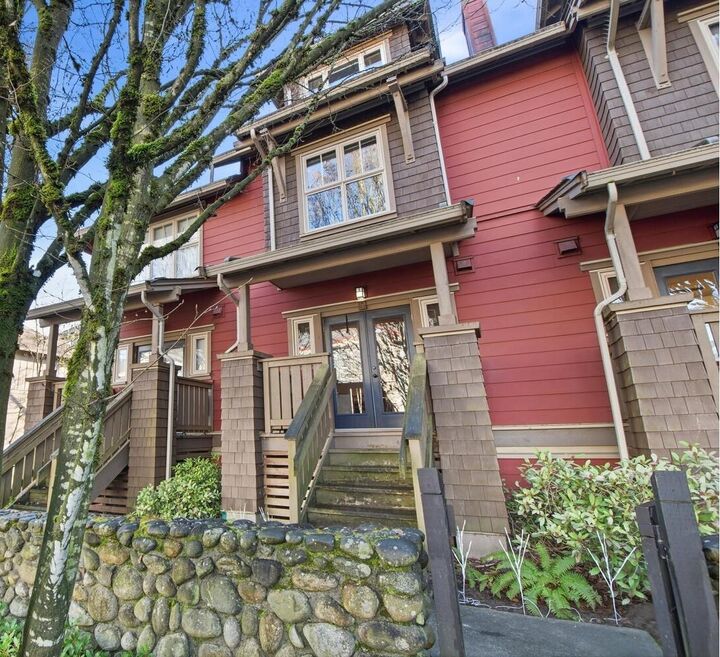 Property Photo:  675 Park Crescent 112  BC V3L 5W4 