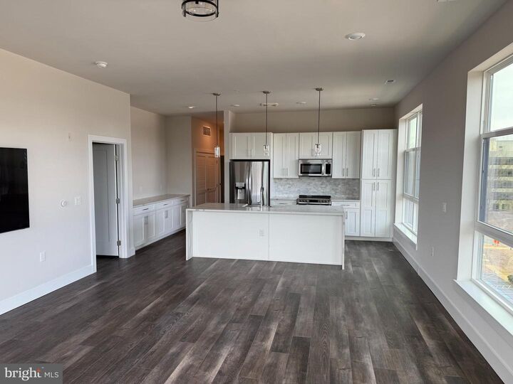 Property Photo:  1761 Old Meadow Road 517  VA 22102 