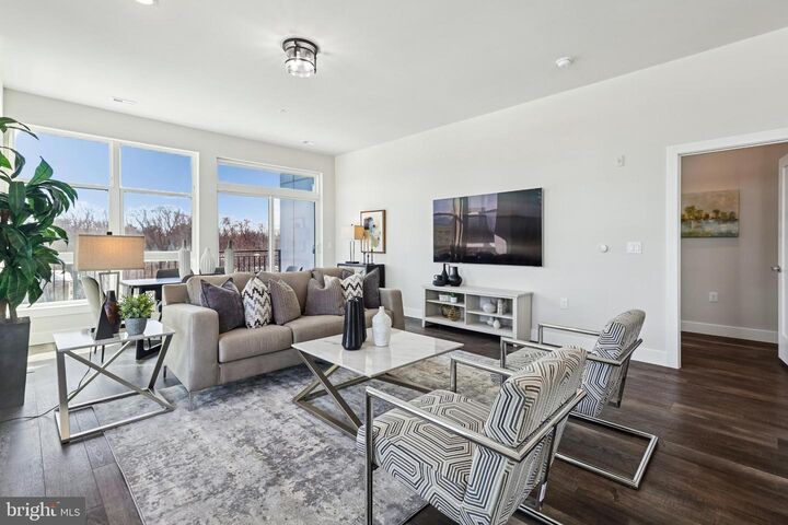 Property Photo:  1761 Old Meadow Road 517  VA 22102 