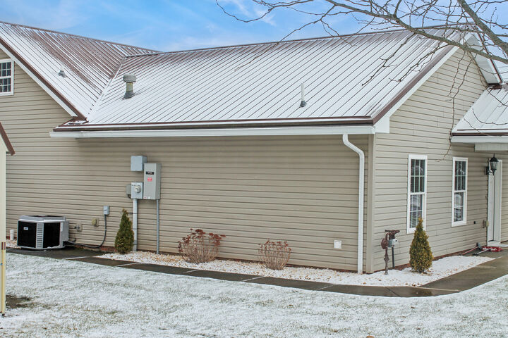 Property Photo:  124 Columbus Dr  PA 15767 