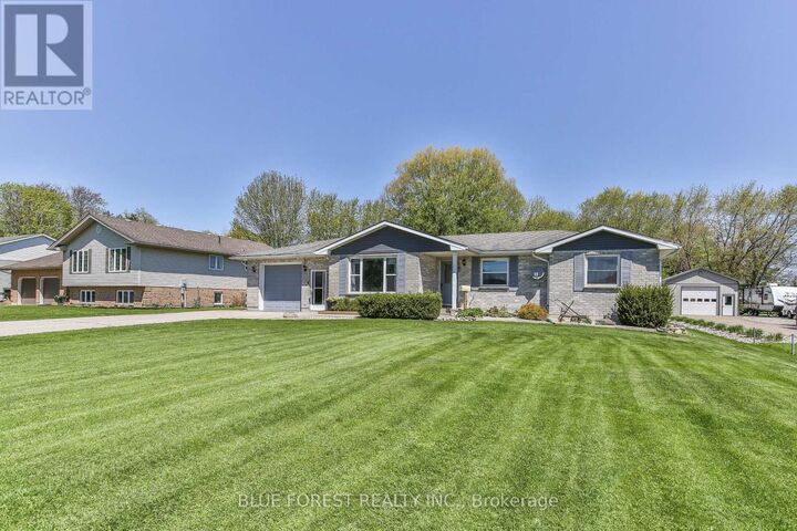 Property Photo:  50000 Dingle Street  ON N5H 2R1 