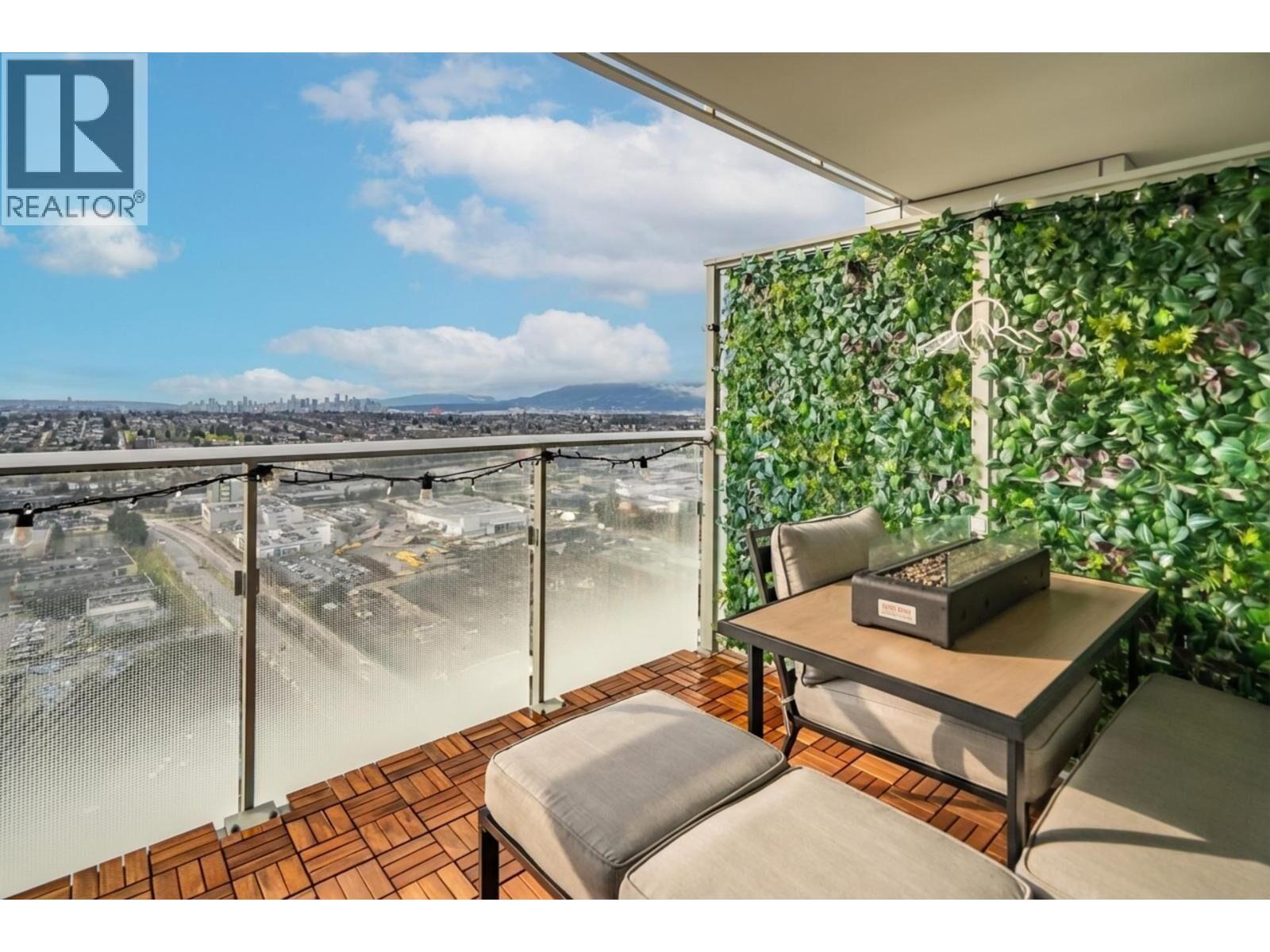 Property Photo:  2186 Gilmore Avenue 3508  BC V5C 0N7 