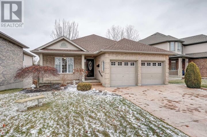 Property Photo:  17 Hickory Lane  ON N5R 6K8 