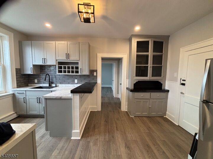 Property Photo:  230 Watchung Ave 5  NJ 07052 