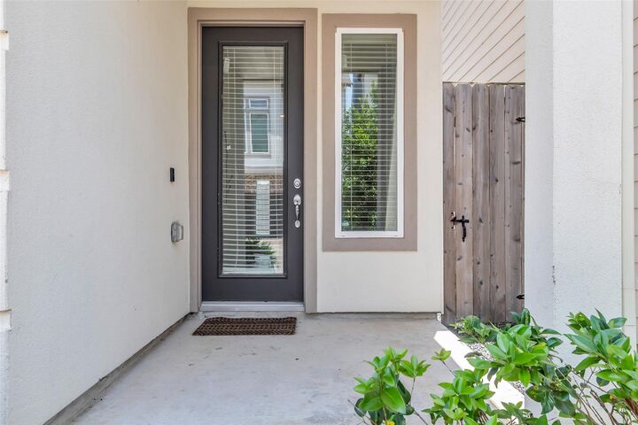 Property Photo:  144 Knightsbridge Park Lane  TX 77018 