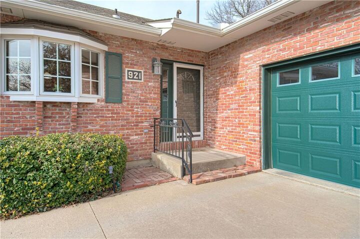 Property Photo:  921 S Denman Avenue  KS 66720 
