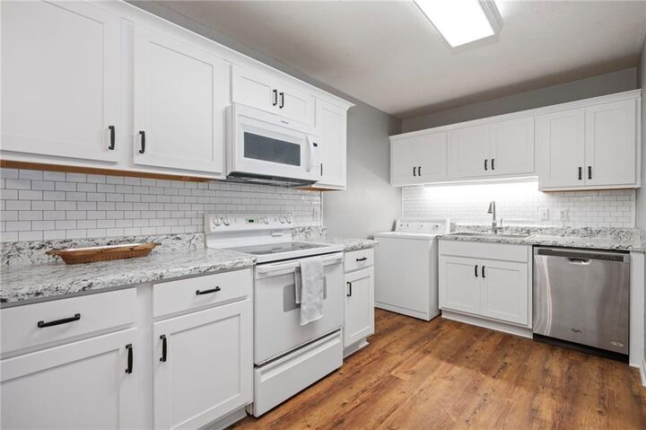 Property Photo: 552 Tamworth Court AL 36609