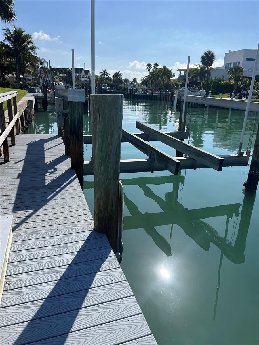 Property Photo:  418 Meadow Lark Drive  FL 34236 