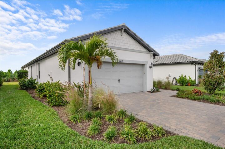 Property Photo: 6237 Fish Eagle Court FL 34275