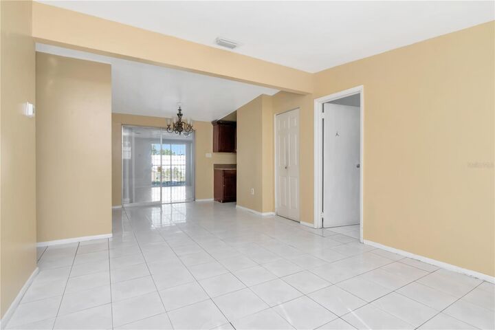 Property Photo: 6903 Larmon Street FL 33634