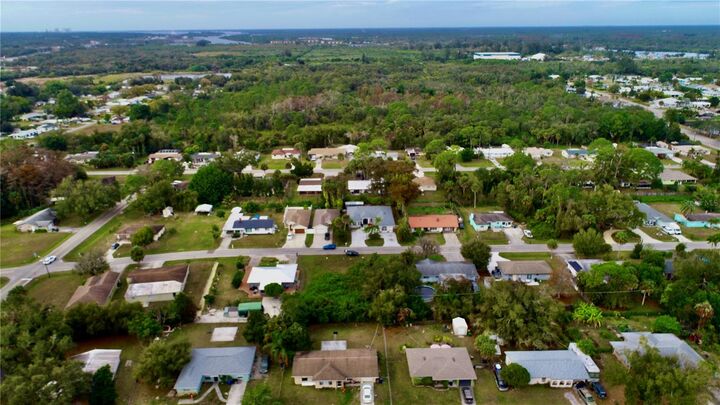Property Photo:  2408 Parkview Drive  FL 33905 