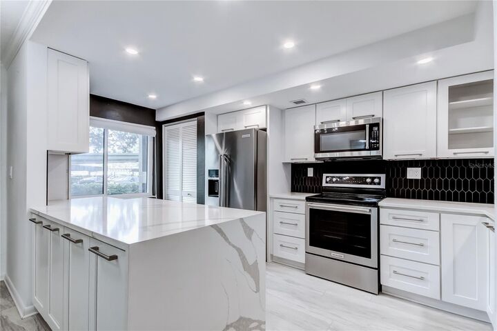 Property Photo:  650 Island Way 106  FL 33767 