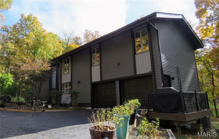 Property Photo:  5 Chesterfield Lakes Road  MO 63005 