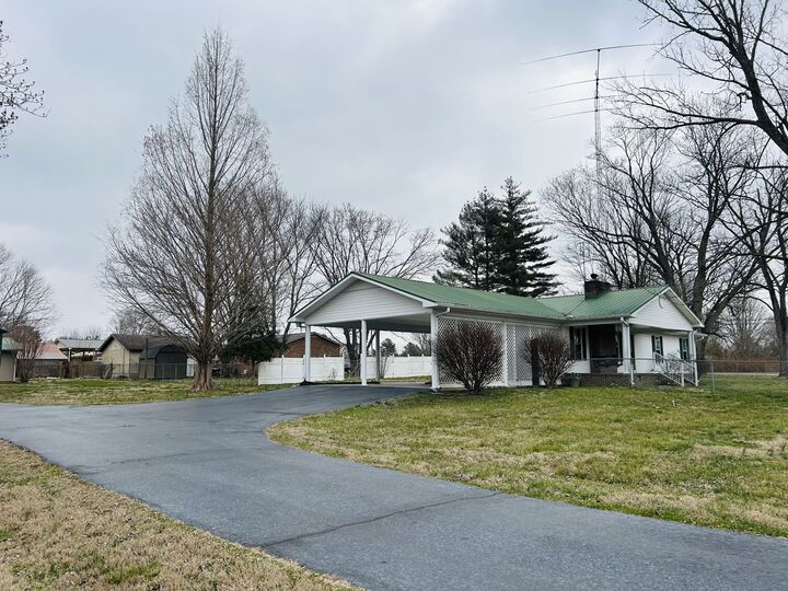 Property Photo:  401 Hillcrest Rd  TN 37355 