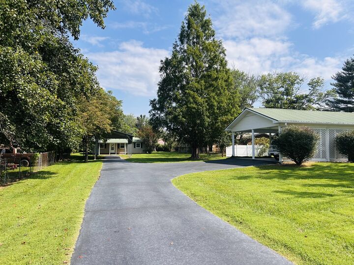 Property Photo: 401 Hillcrest Rd TN 37355