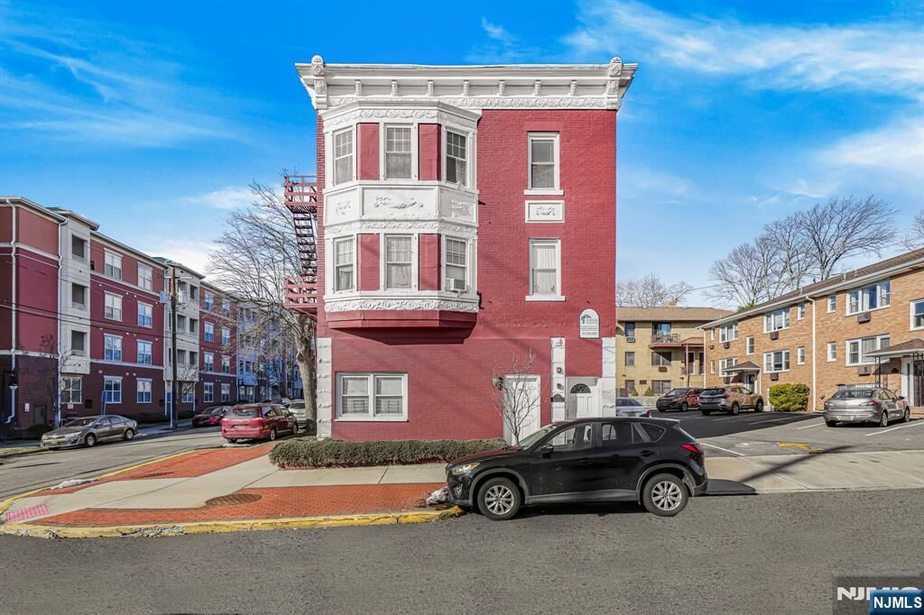 Property Photo:  213 Park Avenue 7  NJ 07073 