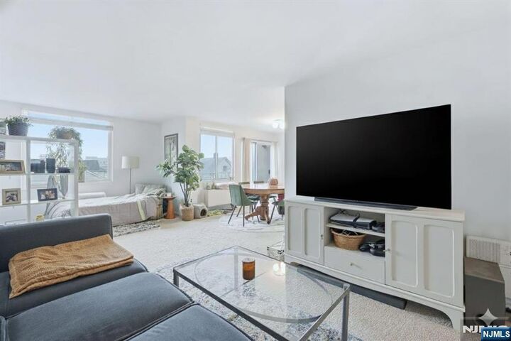 Property Photo:  320 Anderson Avenue 1B  NJ 07022 