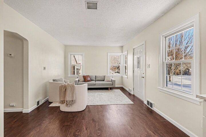 Property Photo:  3259 Drew Avenue N  MN 55422 