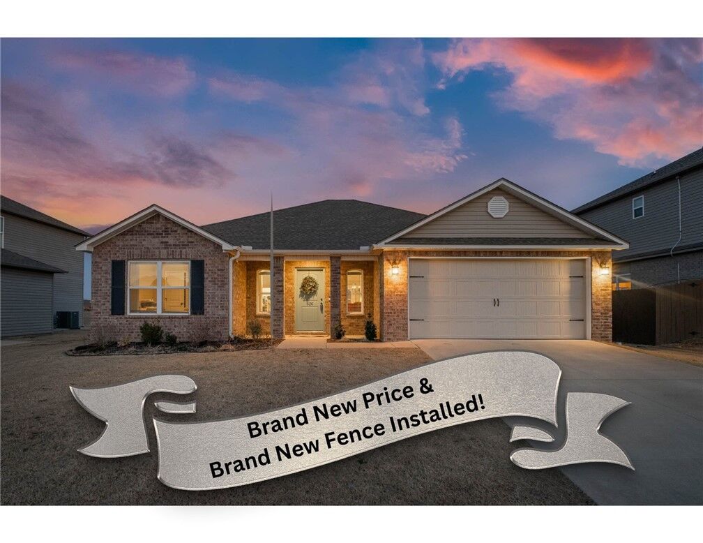 Property Photo:  626 Woodcreek Loop  AR 72745 