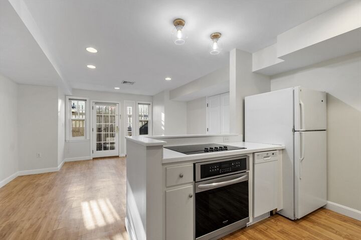 Property Photo:  27R West Street 8  MA 01915 