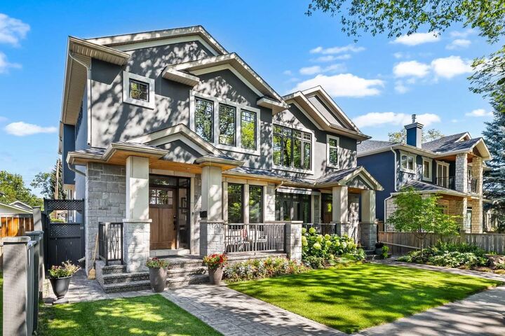 Property Photo:  120 7 Avenue NE  AB T2E 0M5 