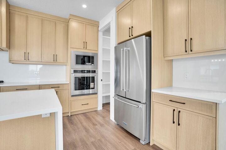 Property Photo:  75 Sunvalley Way  AB T4C 0X8 