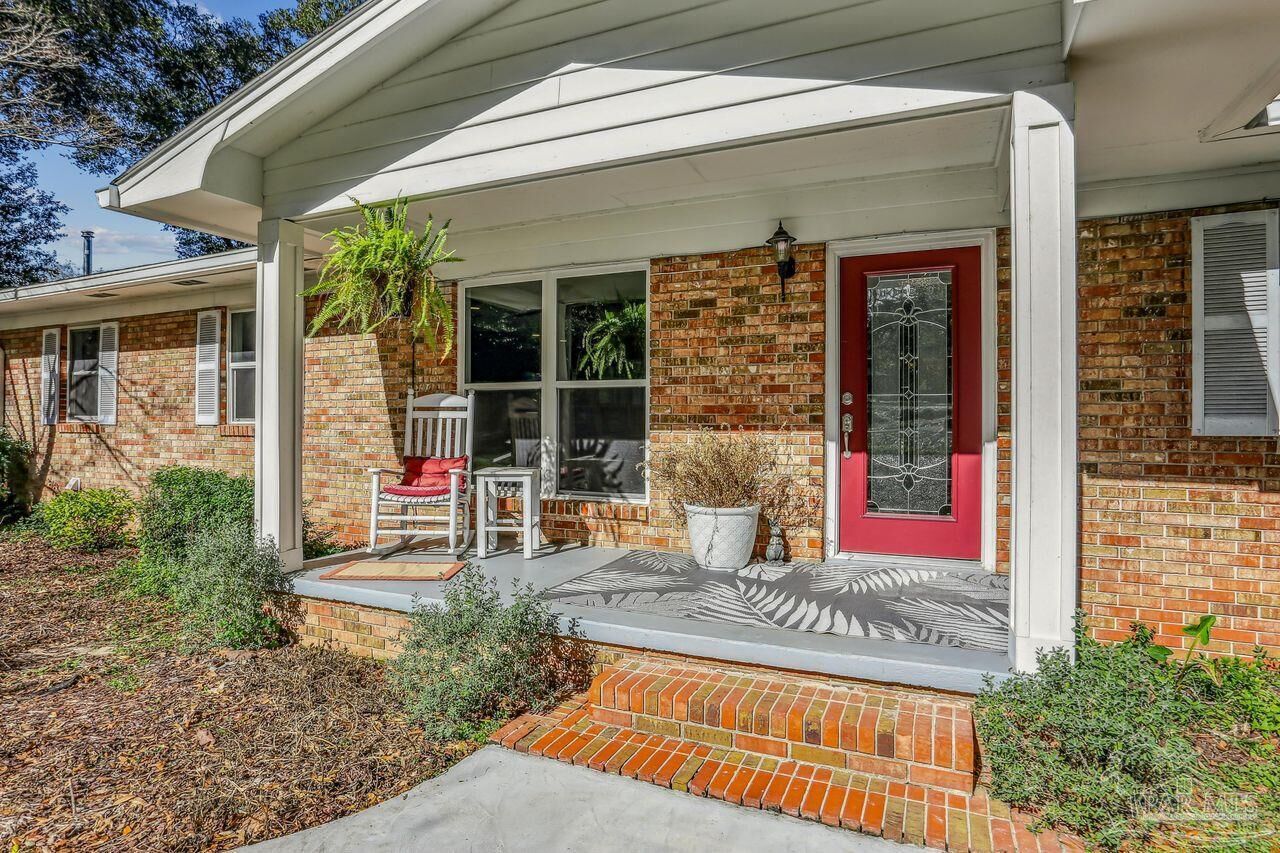 Property Photo:  4900 Shell Rd  FL 32583 