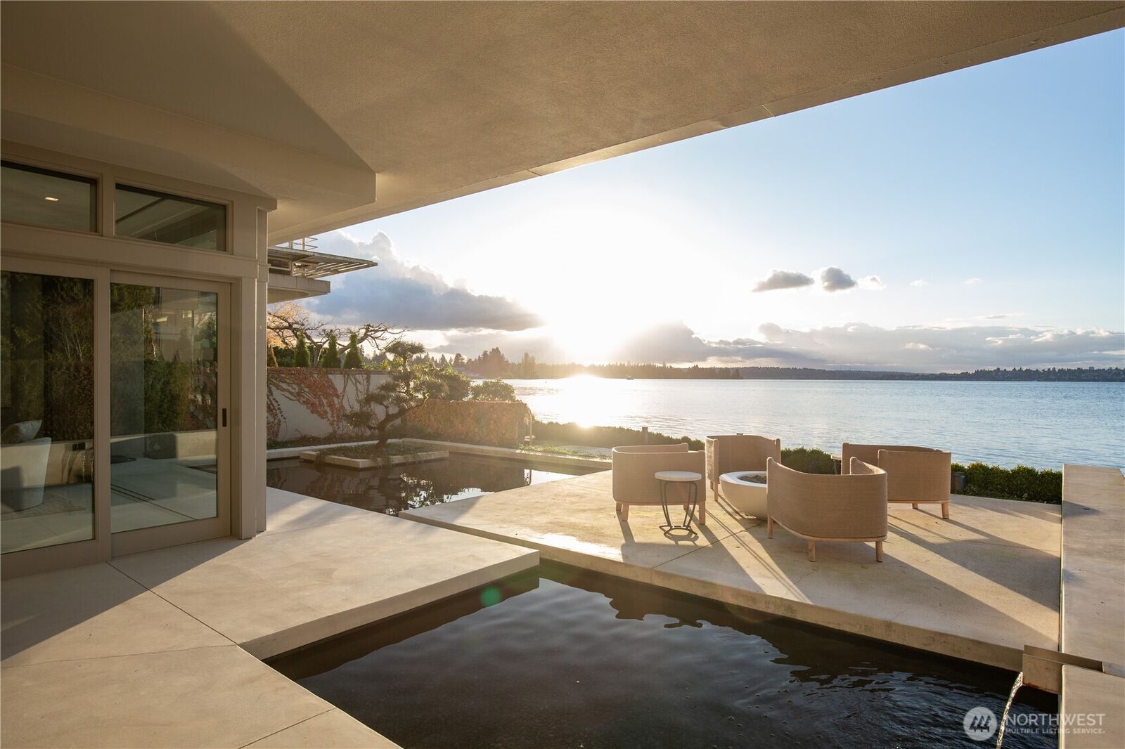 Property Photo: 5505 Lake Washington Boulevard NE 1-D WA 98033