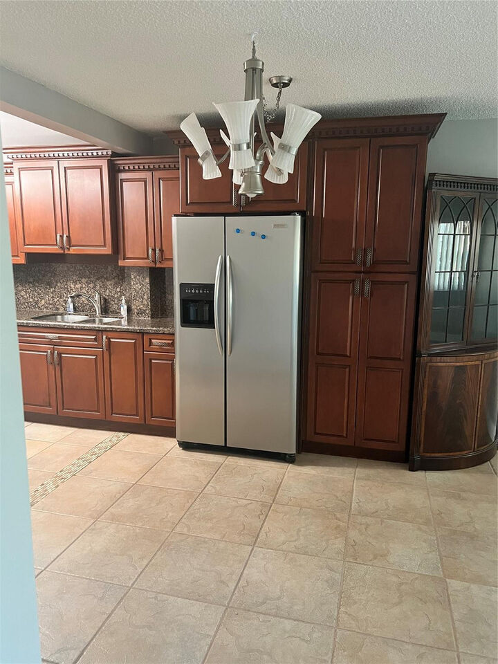 Property Photo:  120 Lakeview Drive 208  FL 33326 