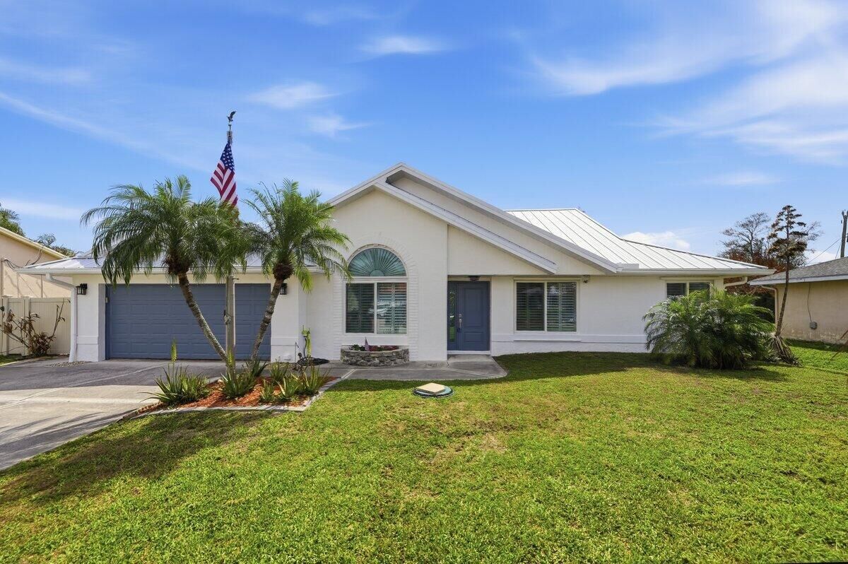 Property Photo: 2812 SE Pace Drive FL 34984