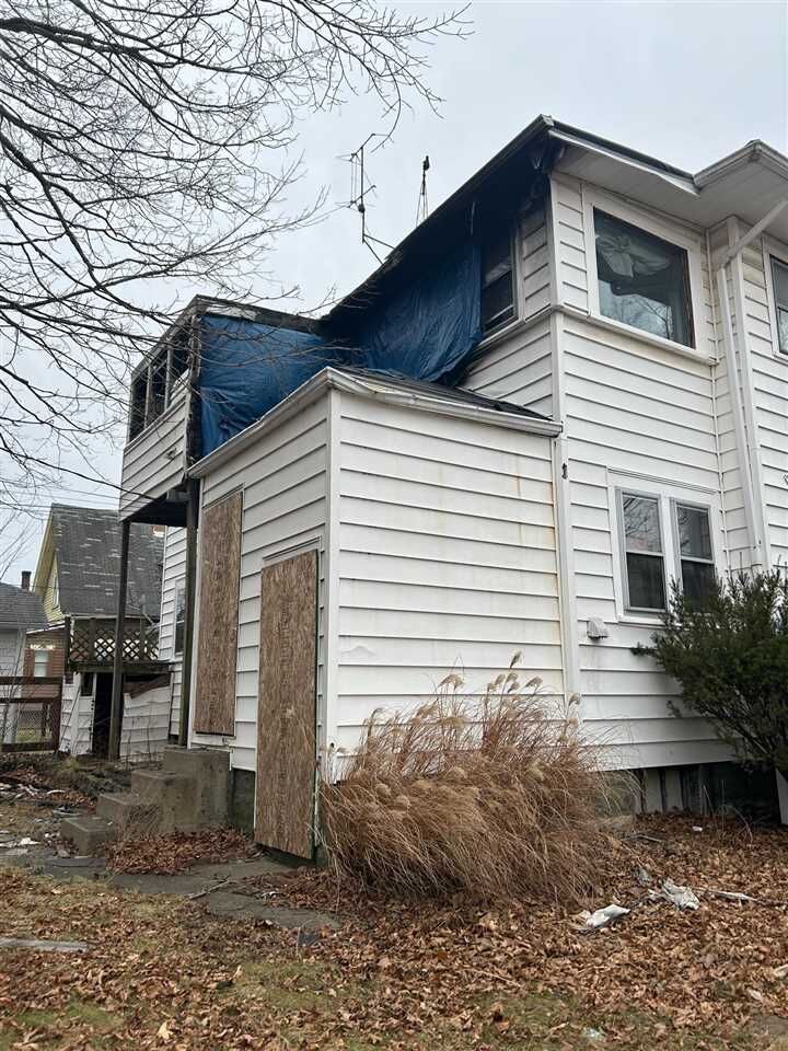 Property Photo:  301 W Main Street  IN 47374 