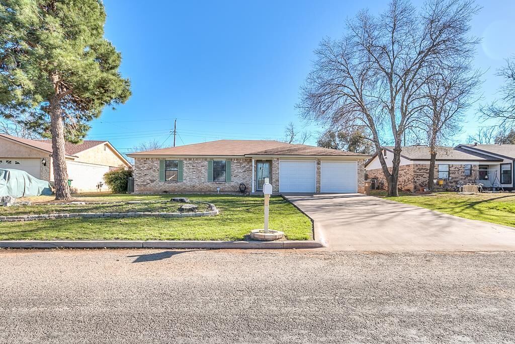 Property Photo:  321 Kennedy St  TX 76905 