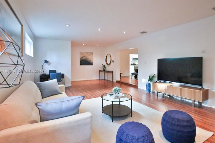 Property Photo: 14325 NE 8th Ave FL 33161