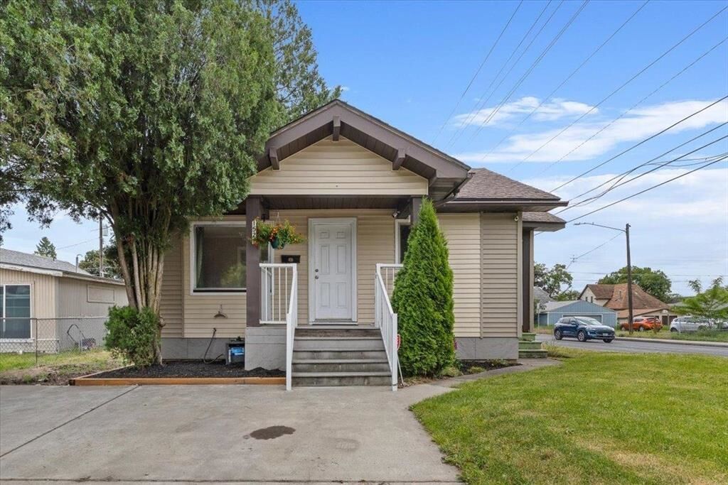 Property Photo:  1529 W Nora Ave  WA 99205 