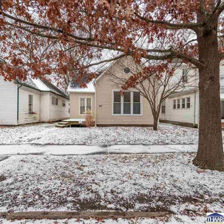 Property Photo:  831 S 9th Street  IN 47807 