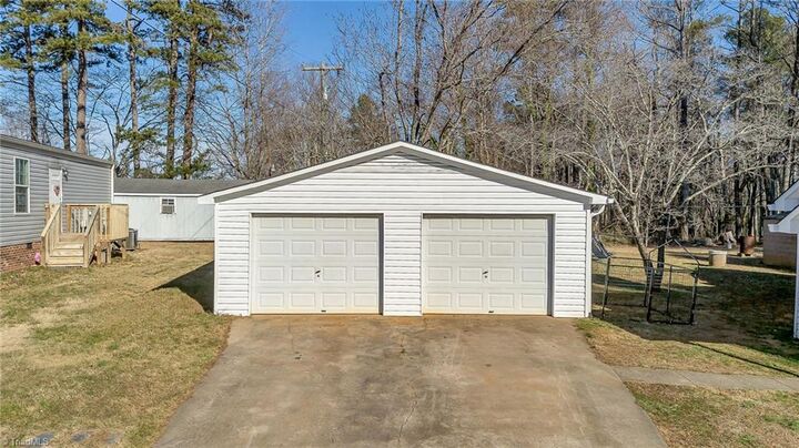 Property Photo:  359 Cartpath Road  NC 28659 