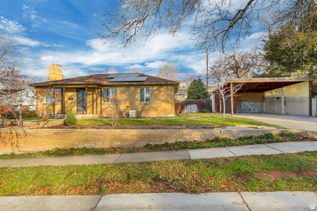 Property Photo: 2567 E Simpson Ave UT 84109