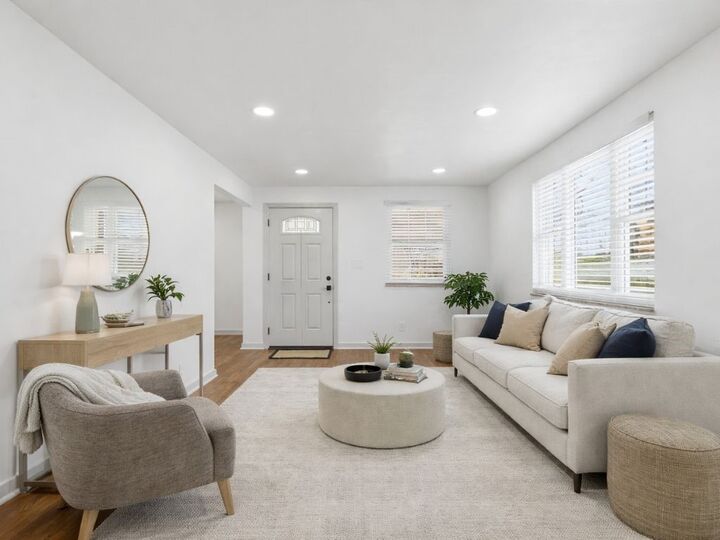 Property Photo:  8061 Lindisfarne Dr  PA 15237 