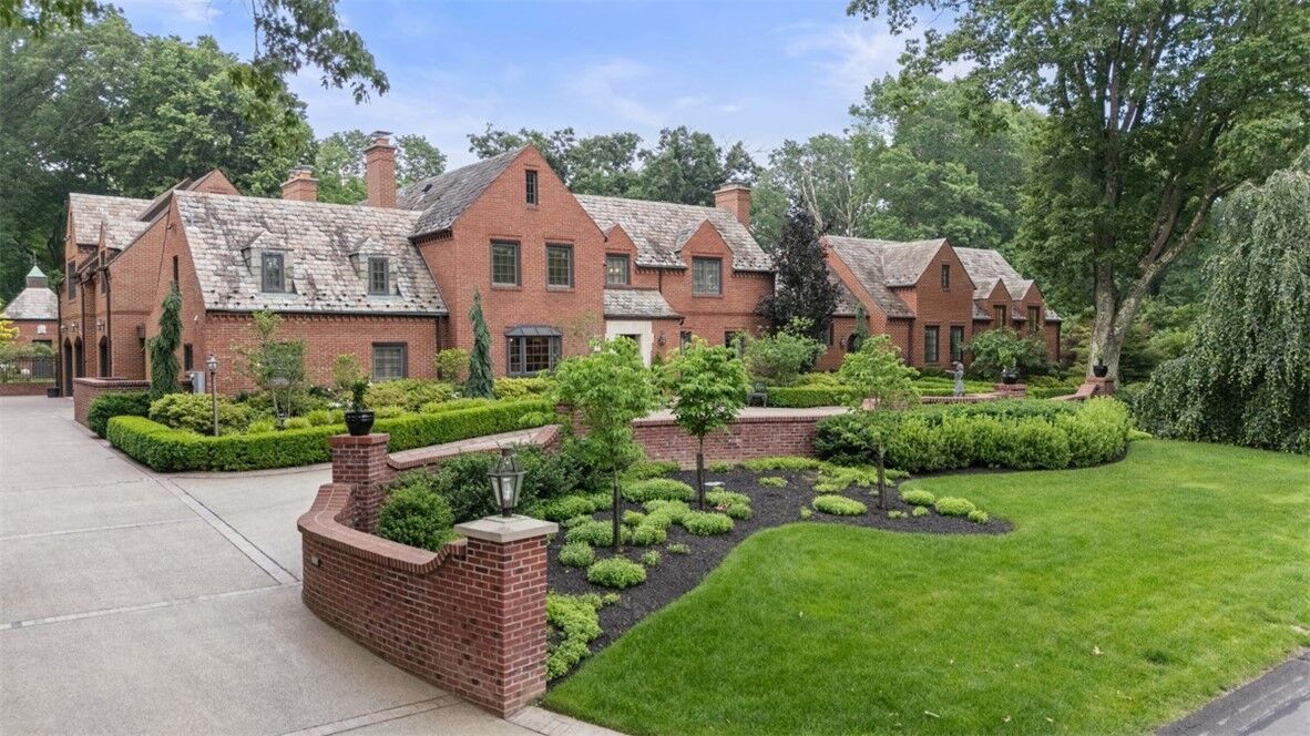 Property Photo: 1909 Highgate Rd PA 15241