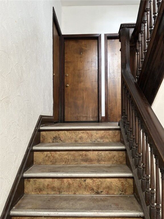 Property Photo:  5839 Darlington Rd 4  PA 15217 