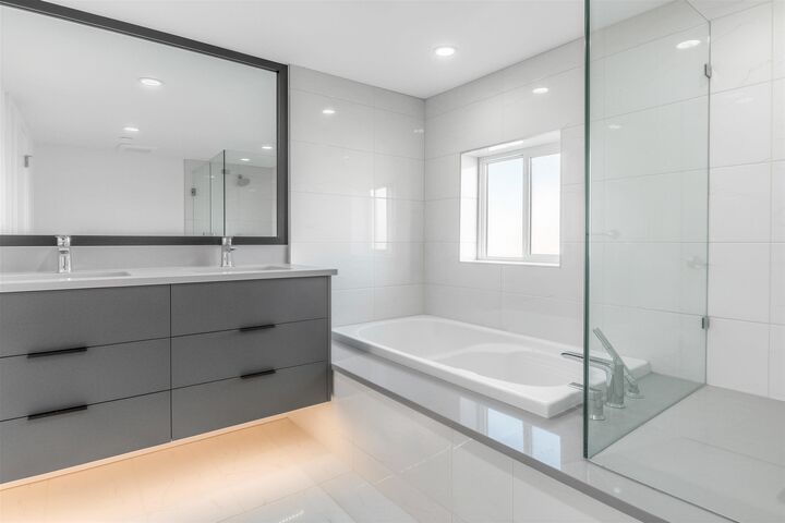 Property Photo: 7351 Oak Street BC V6P 1V9