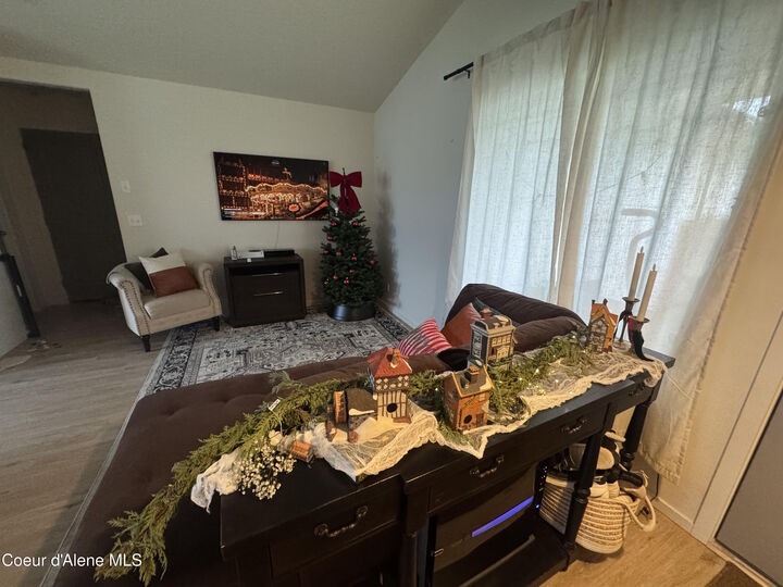 Property Photo:  1102 E Allenby Ave  ID 83854 